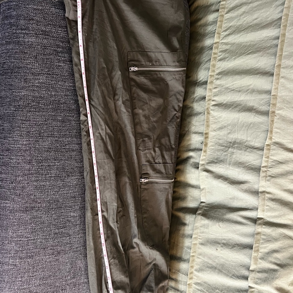 Vine and Valley Women’s Small Olive Green Cargo Pants never worn